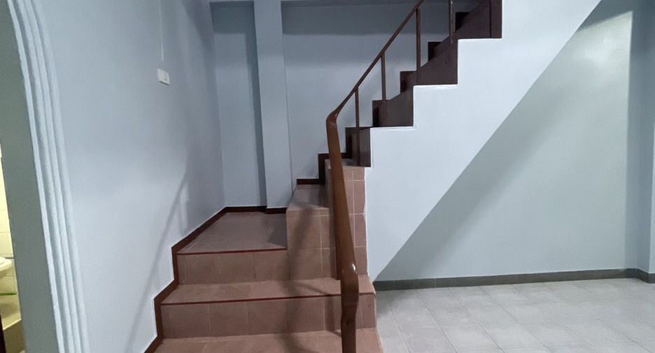 For rent 2 bedrooms townhouse in Mueang Samut Prakan, Samut Prakan