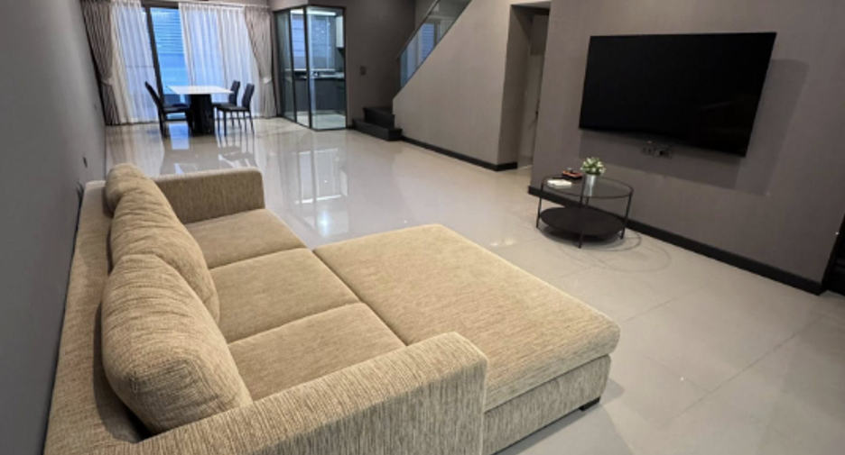 For sale and for rent 3 bedrooms house in Lat Phrao, Bangkok