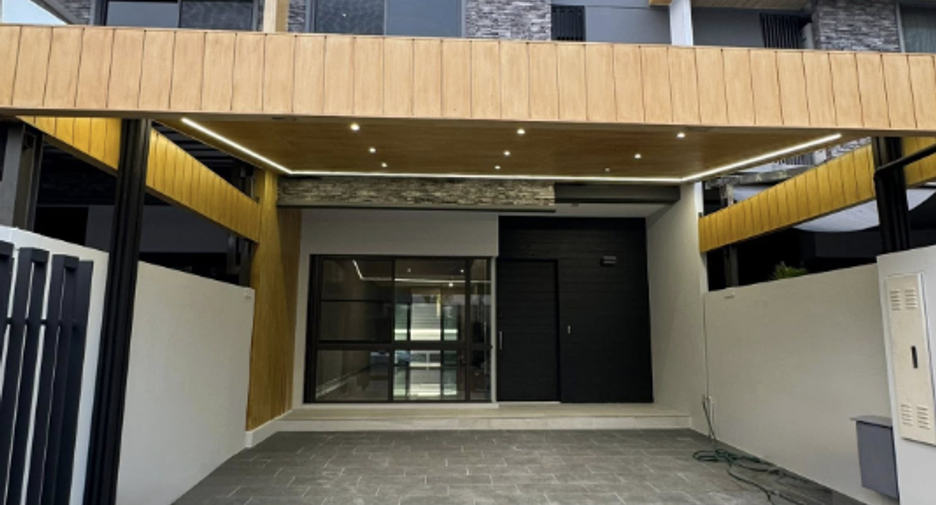 For sale and for rent 3 bedrooms house in Lat Phrao, Bangkok