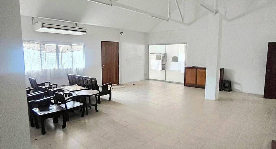 For rent 4 bedrooms house in Mueang Chiang Mai, Chiang Mai