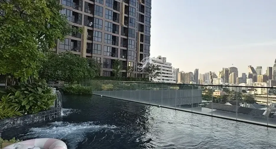 For sale 1 bed condo in Khlong Toei, Bangkok