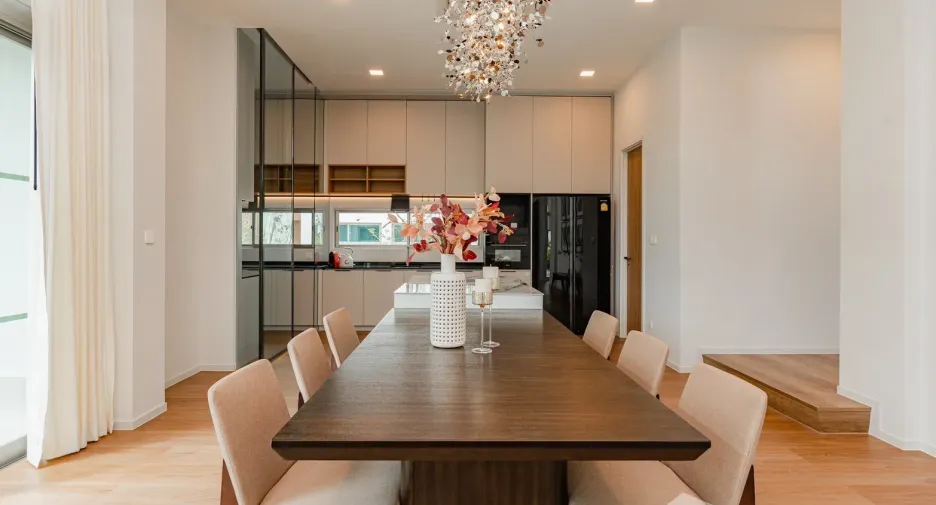 For sale and for rent 4 bedrooms house in Saphan Sung, Bangkok