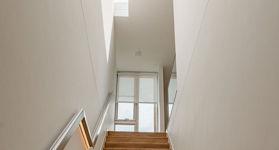 For sale and for rent 4 bedrooms house in Saphan Sung, Bangkok