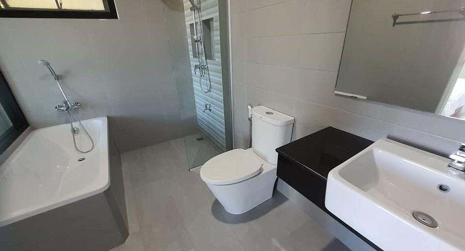 For sale and for rent 3 bedrooms townhouse in Mueang Chiang Mai, Chiang Mai