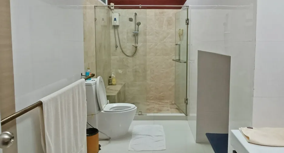 For sale 4 bedrooms condo in Khlong Toei, Bangkok