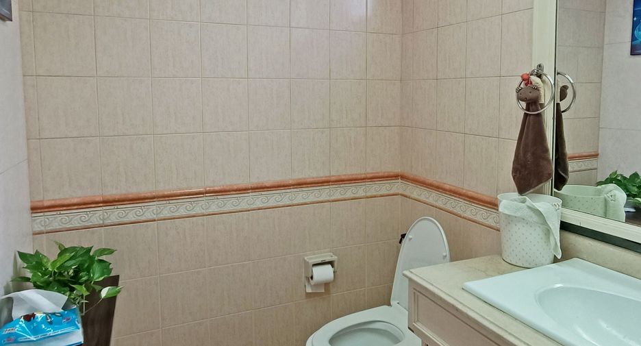 For sale 4 bedrooms condo in Khlong Toei, Bangkok