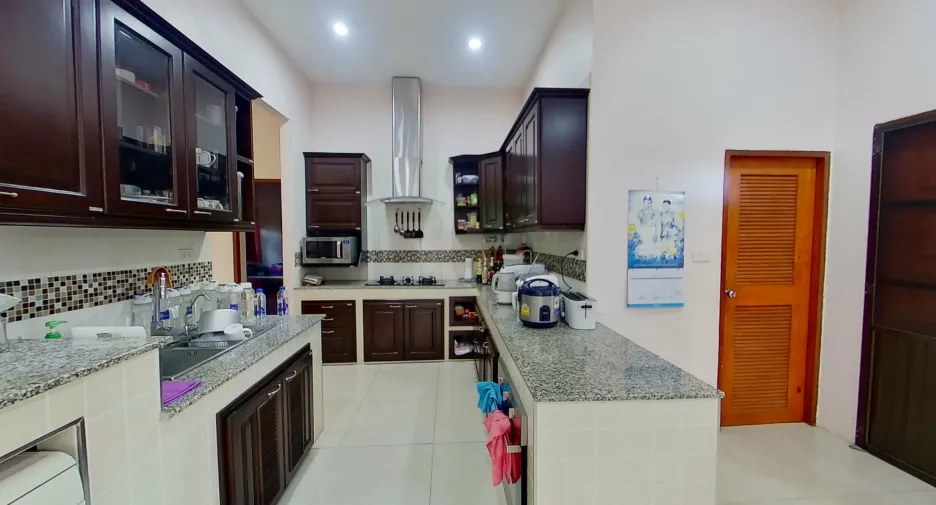 For sale 4 bedrooms house in San Kamphaeng, Chiang Mai