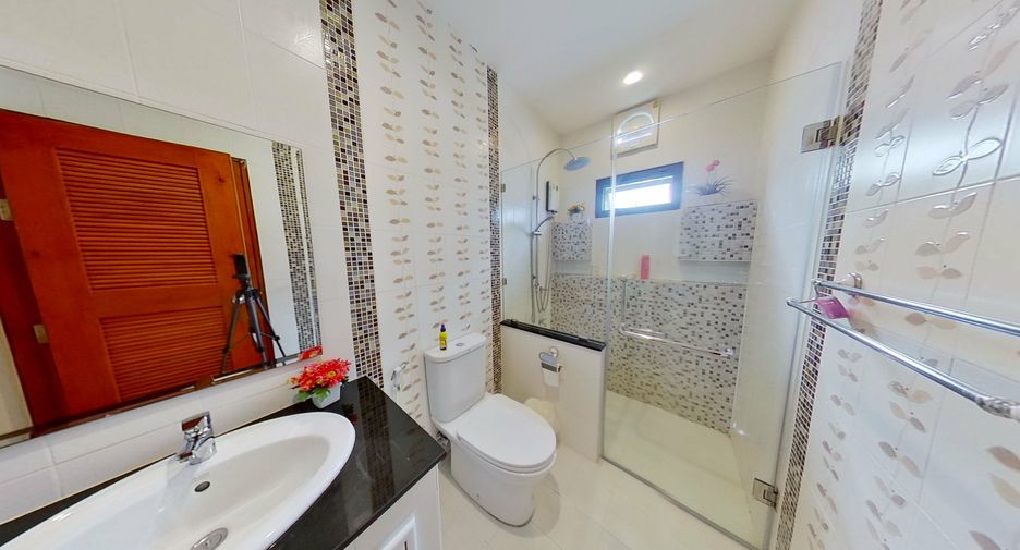 For sale 4 bedrooms house in San Kamphaeng, Chiang Mai
