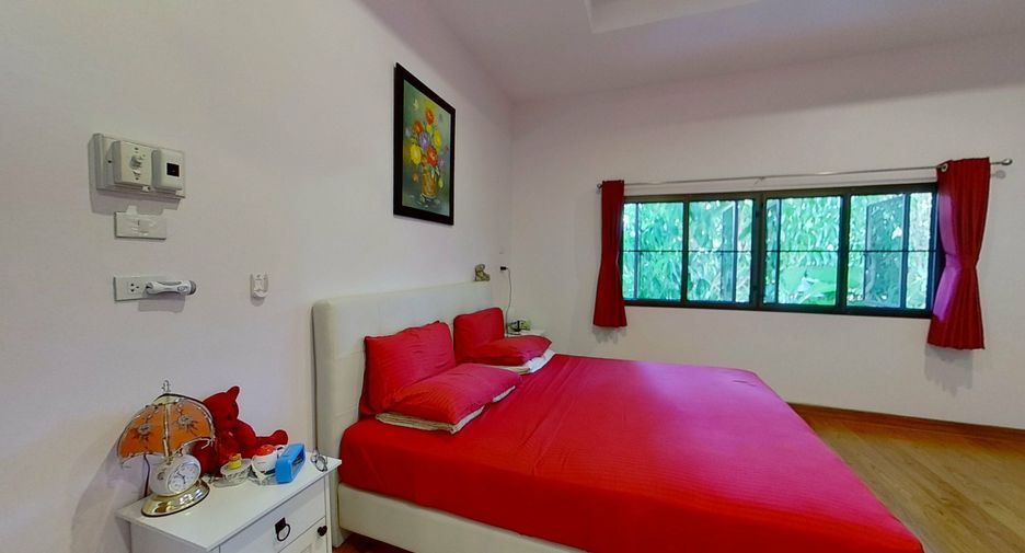 For sale 4 bedrooms house in San Kamphaeng, Chiang Mai
