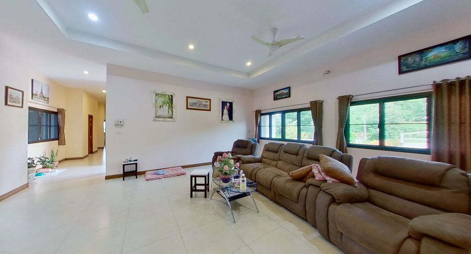 For sale 4 bedrooms house in San Kamphaeng, Chiang Mai
