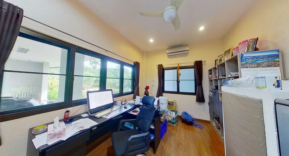 For sale 4 bedrooms house in San Kamphaeng, Chiang Mai