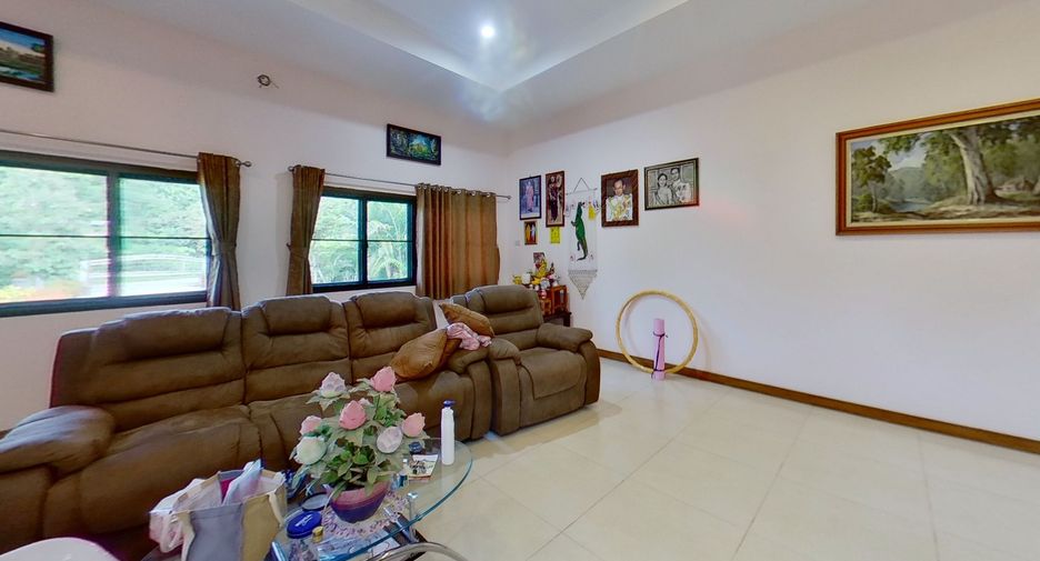 For sale 4 bedrooms house in San Kamphaeng, Chiang Mai