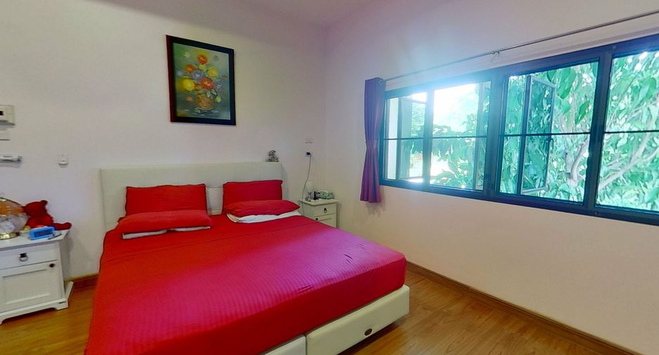 For sale 4 bedrooms house in San Kamphaeng, Chiang Mai