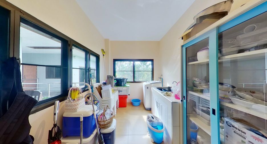 For sale 4 bedrooms house in San Kamphaeng, Chiang Mai