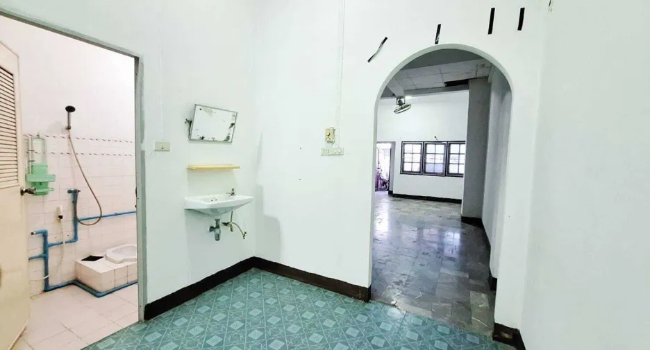 For sale 4 bedrooms townhouse in Bang Na, Bangkok