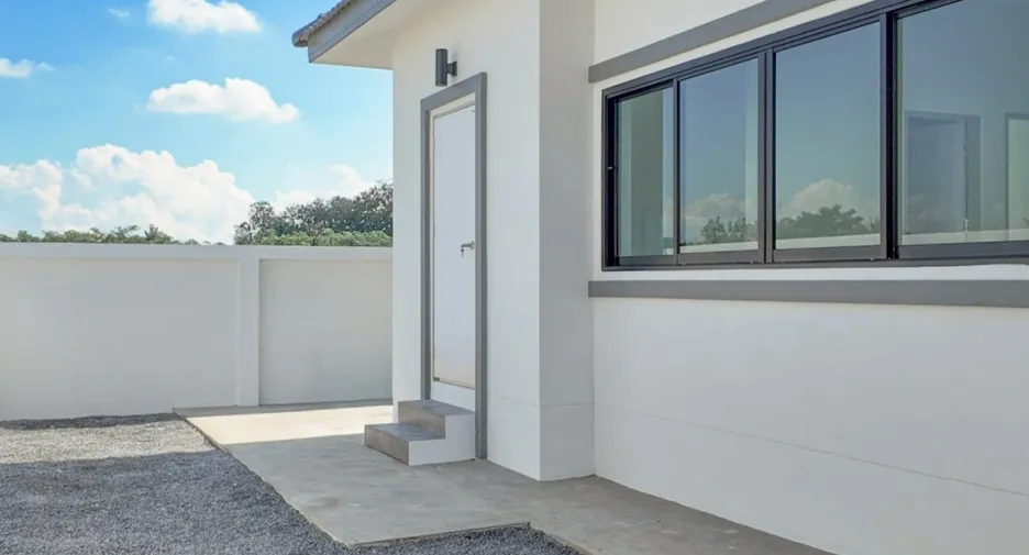 For sale 3 bedrooms house in Saraphi, Chiang Mai