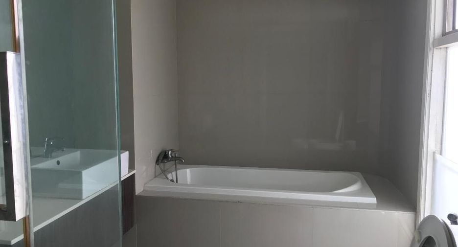 For sale and for rent 3 bedrooms condo in Watthana, Bangkok