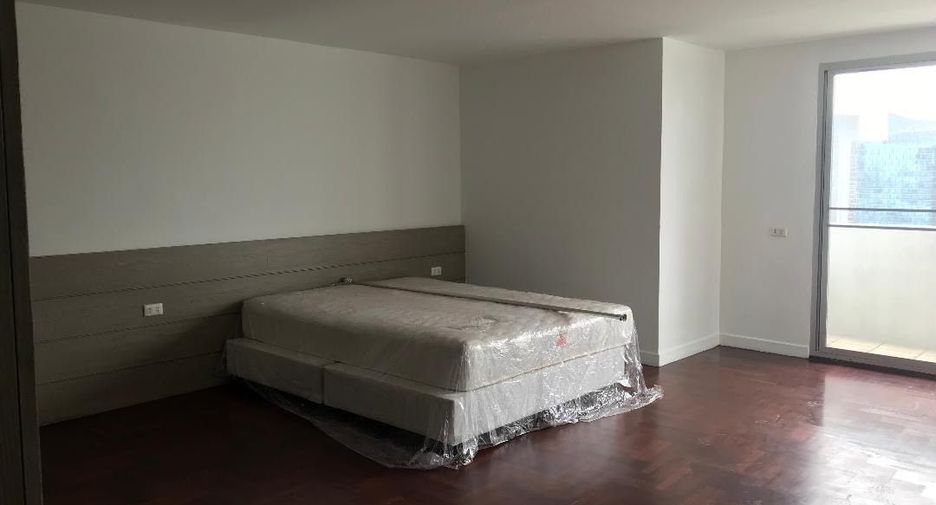 For sale and for rent 3 bedrooms condo in Watthana, Bangkok