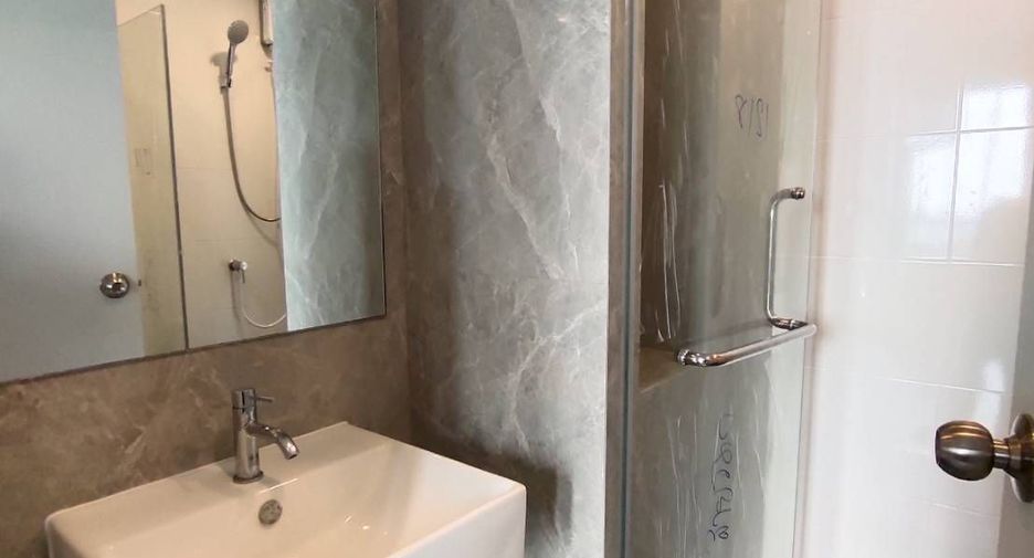 For rent studio condo in Mueang Samut Prakan, Samut Prakan