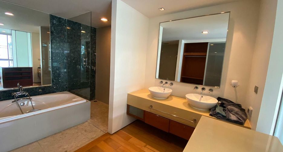For sale and for rent 3 bedrooms condo in Khlong Toei, Bangkok