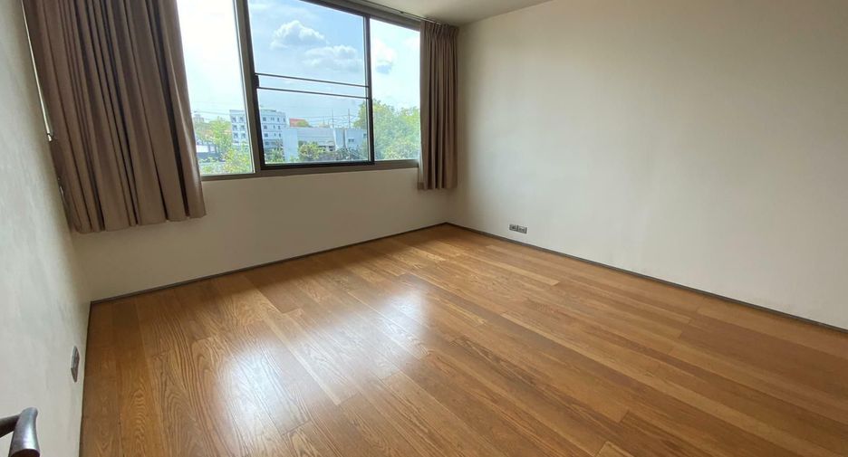 For sale and for rent 3 bedrooms condo in Khlong Toei, Bangkok