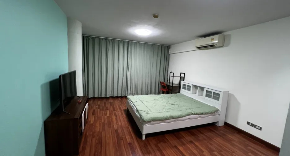 For rent studio condo in Thon Buri, Bangkok