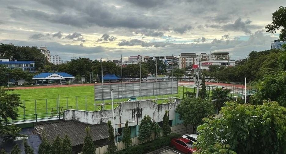 For rent 1 bed condo in Bang Kapi, Bangkok