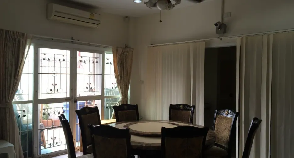 For sale 7 bedrooms house in Lat Phrao, Bangkok