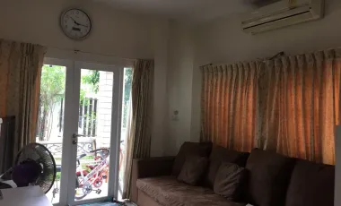 Haus zum Kauf mit 7 Zimmer in Lat Phrao, Bangkok