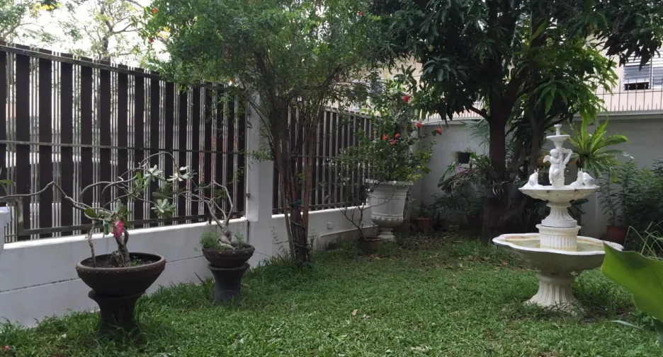 For sale 7 bedrooms house in Lat Phrao, Bangkok