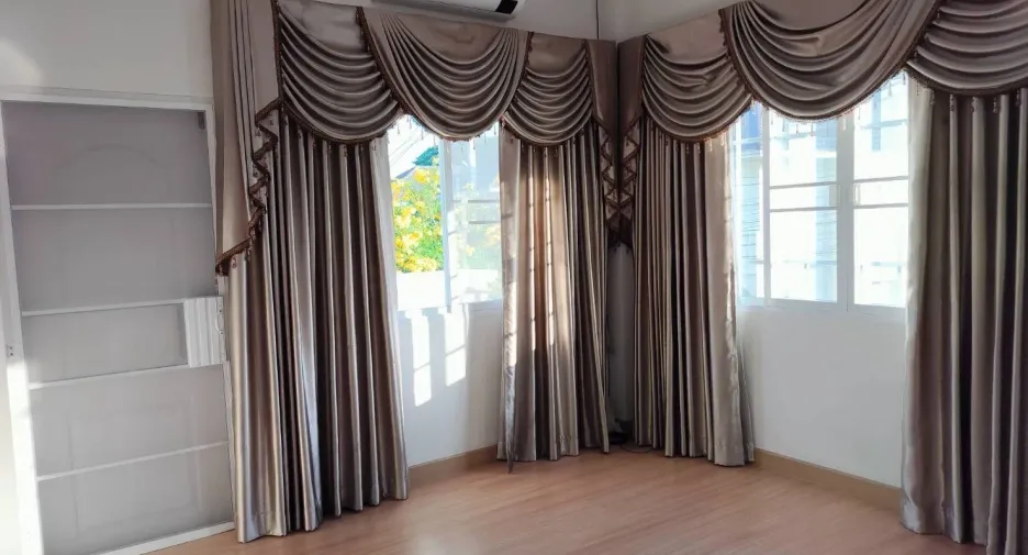Casa en venta de 4 habitaciones en Saraphi, Chiang Mai