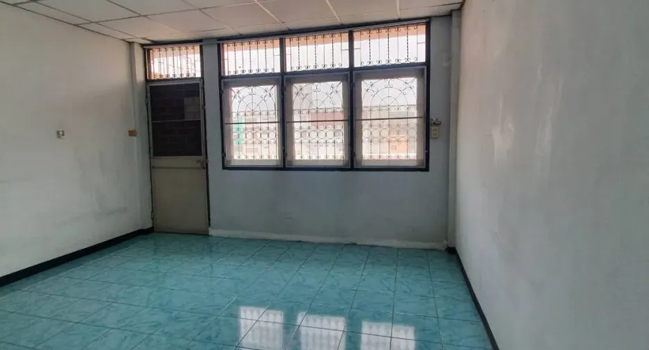 For rent 3 bedrooms townhouse in Thung Khru, Bangkok