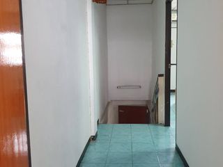 Casa adosada en alquiler de 3 habitaciones en Thung Khru, Bangkok