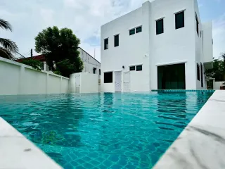 À vendre et à louer 4 chambres villa à Mueang Chiang Mai, Chiang Mai