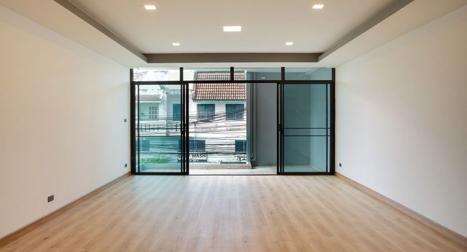 For sale and for rent 3 bedrooms retail Space in Mueang Chiang Mai, Chiang Mai