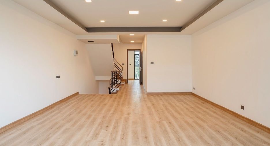 For sale and for rent 3 bedrooms retail Space in Mueang Chiang Mai, Chiang Mai