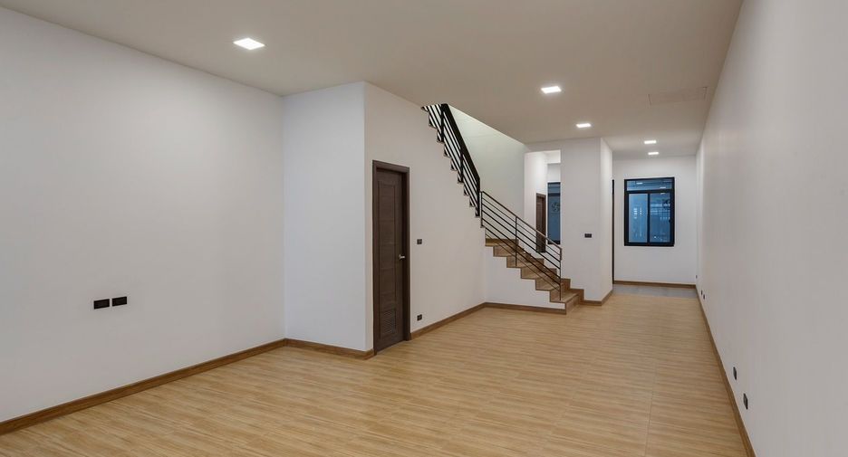 For sale and for rent 3 bedrooms retail Space in Mueang Chiang Mai, Chiang Mai