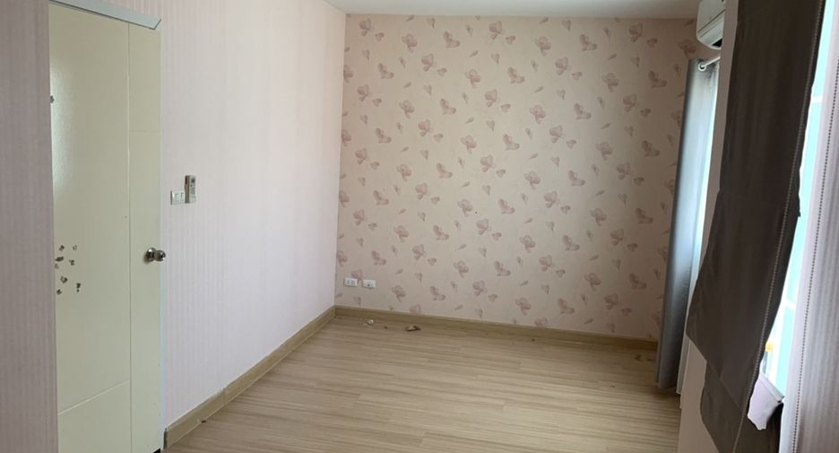 For rent 3 bedrooms townhouse in Phra Samut Chedi, Samut Prakan