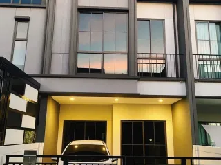 Casa adosada en venta y en alquiler de 2 habitaciones en Sai Mai, Bangkok