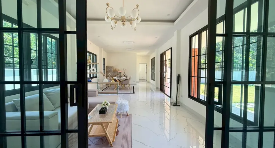 Casa en venta de 4 habitaciones en Hang Dong, Chiang Mai