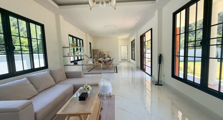 Casa en venta de 4 habitaciones en Hang Dong, Chiang Mai