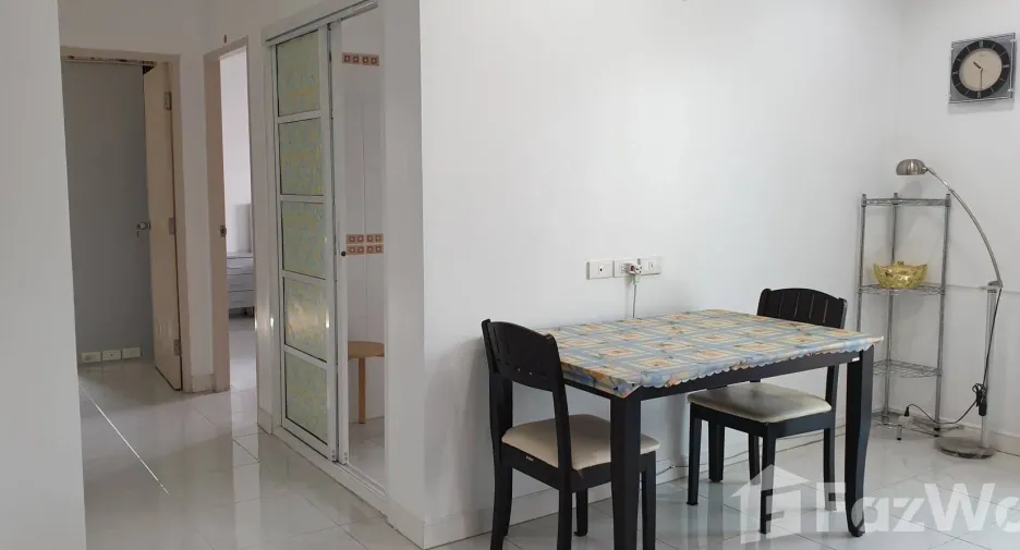 À vendre 2 chambres condo à Huai Khwang, Bangkok