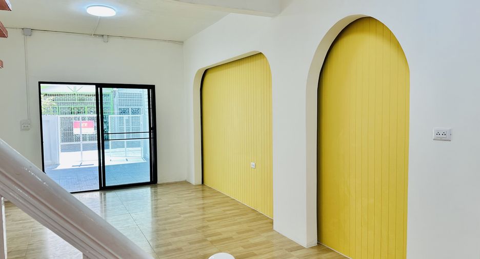 For sale 2 bedrooms townhouse in Bang Khae, Bangkok