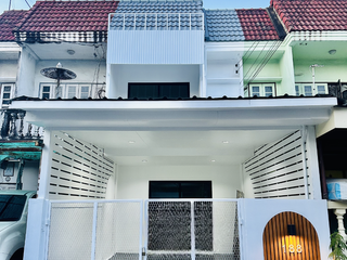 For sale 2 bedrooms townhouse in Bang Khae, Bangkok
