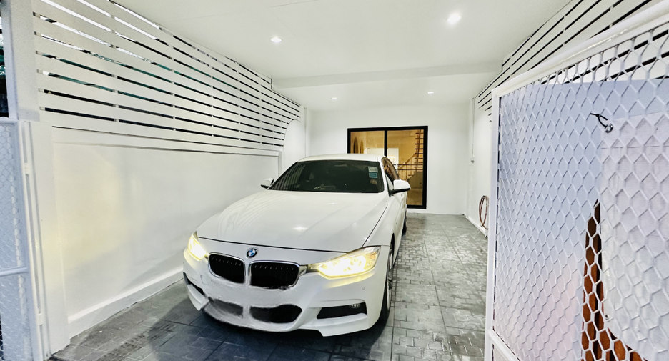 For sale 2 bedrooms townhouse in Bang Khae, Bangkok