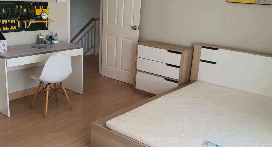 For sale and for rent 4 bedrooms house in Saraphi, Chiang Mai