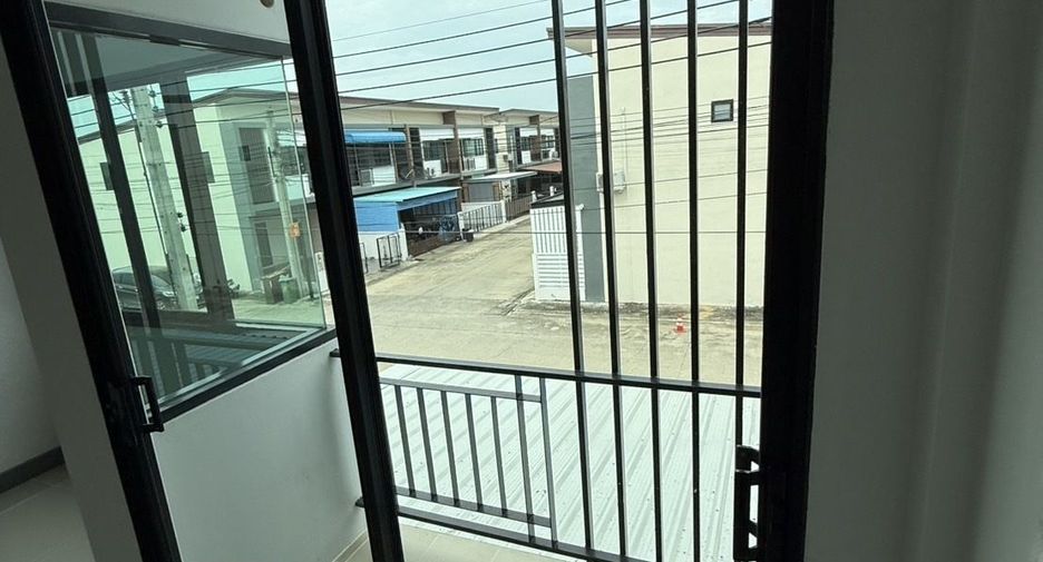 À vendre 2 chambres maison de ville à Nong Chok, Bangkok