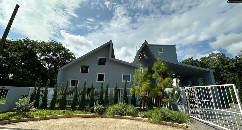 For sale and for rent 5 bedrooms villa in San Sai, Chiang Mai