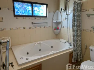 出售 4 卧室 独立屋 在 Mueang Chiang Mai, Chiang Mai