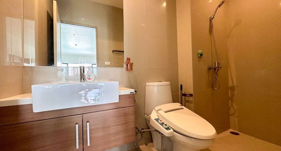 For sale 2 bedrooms condo in Khlong Toei, Bangkok